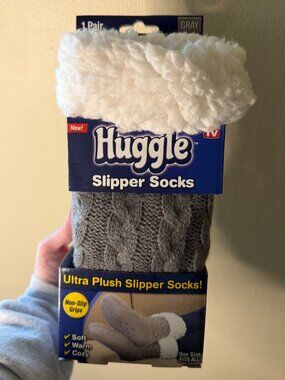 NWT HUGGLE ONTEL Slipper Socks Ultra Plush Gray Fleece Non-Slip One Size